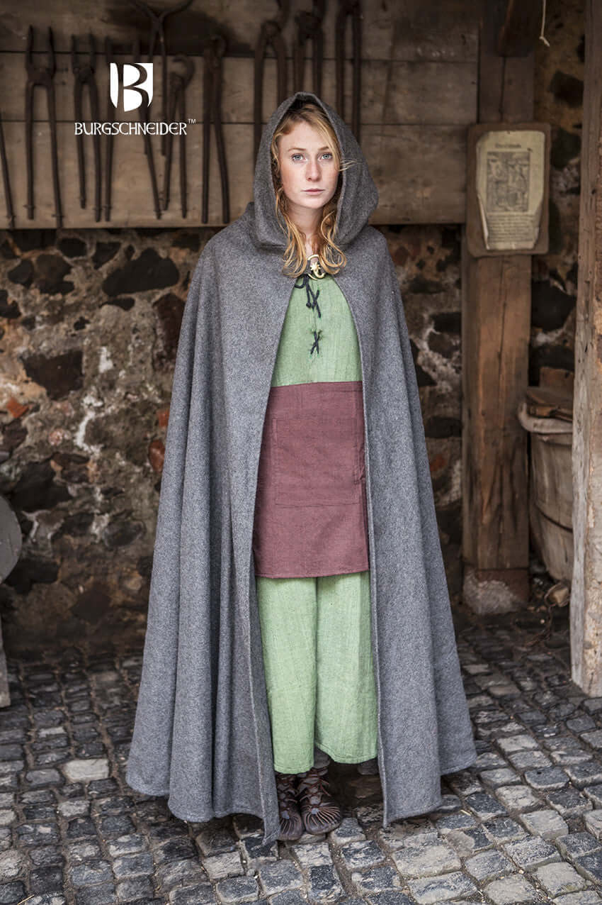 Wool Hooded Cloak Hibernus worn by a model, featuring a grey design, highlighted in a medieval setting.