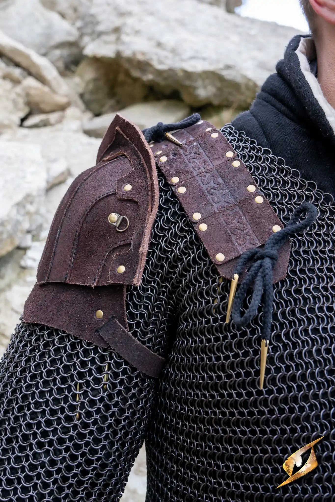 Woodsman Suede Shoulder Armour