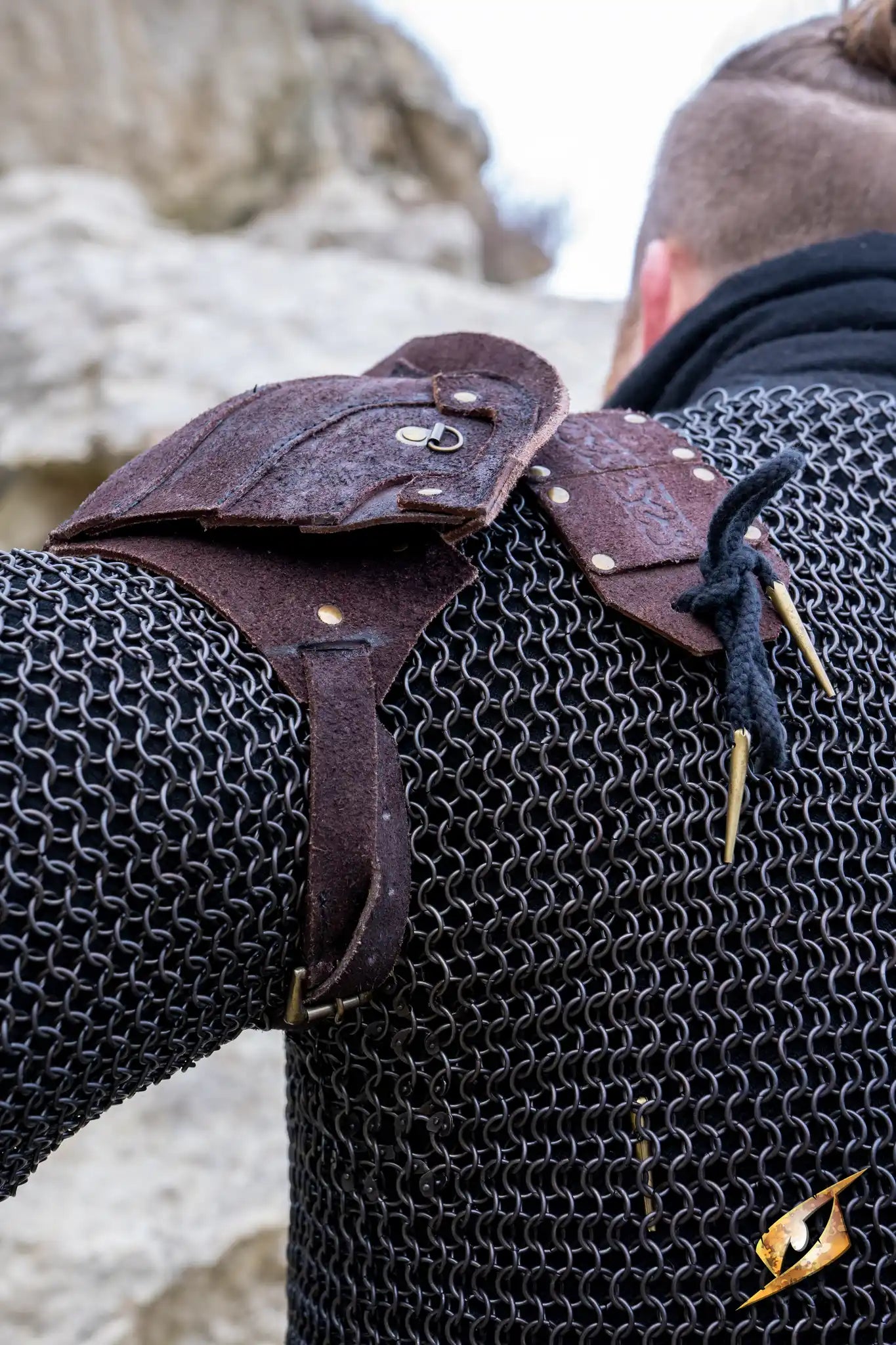 Woodsman Suede Shoulder Armour