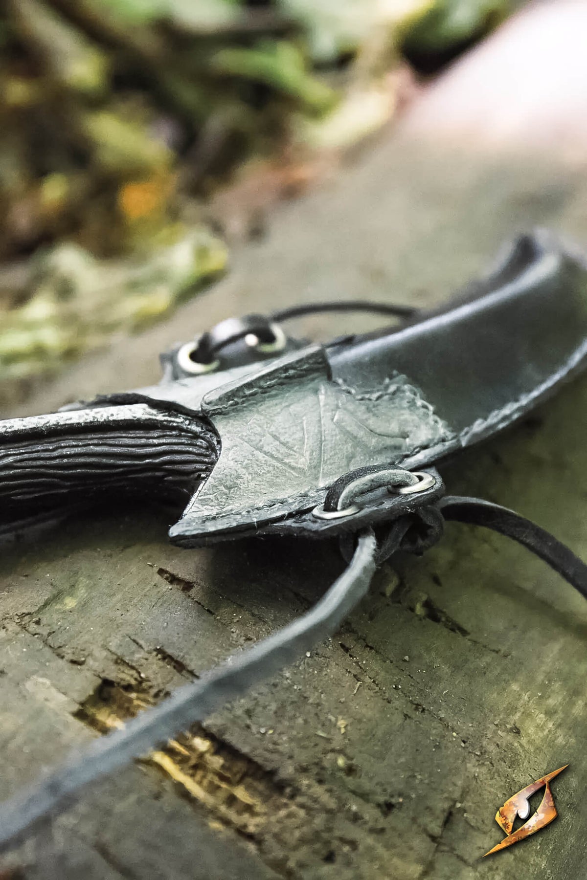 Dark Elven Throwing Knife & Holder