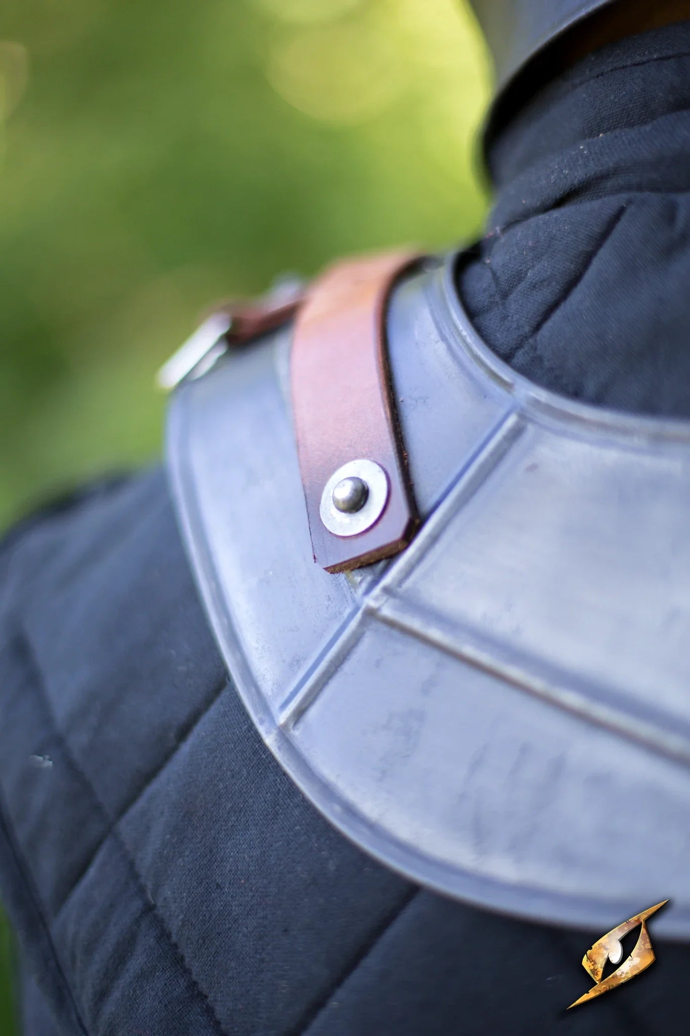 Neck Plate Dark Drake