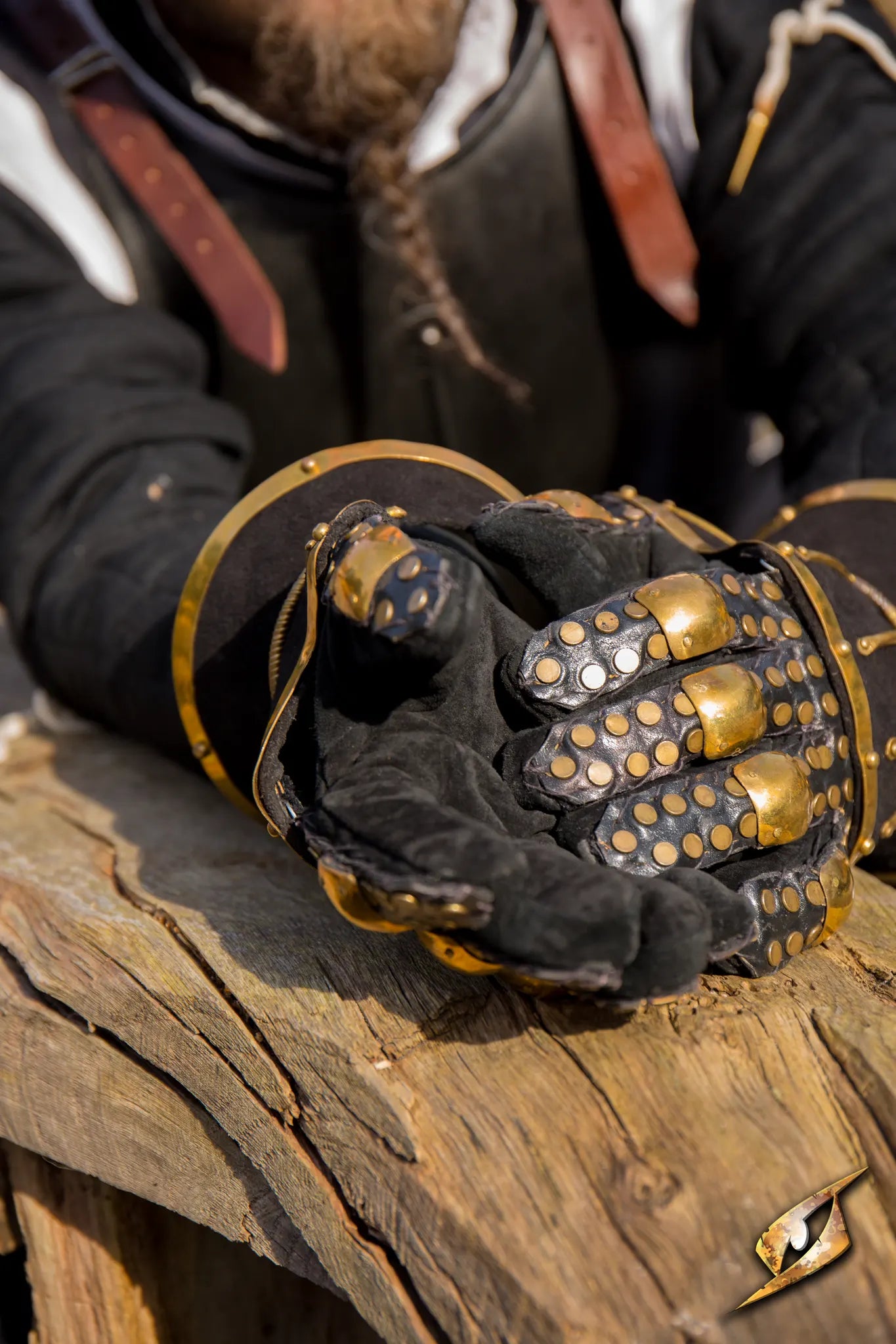 Hourglass Gauntlets