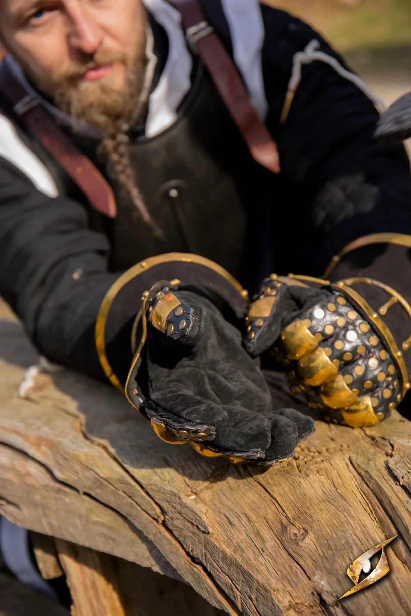 Hourglass Gauntlets