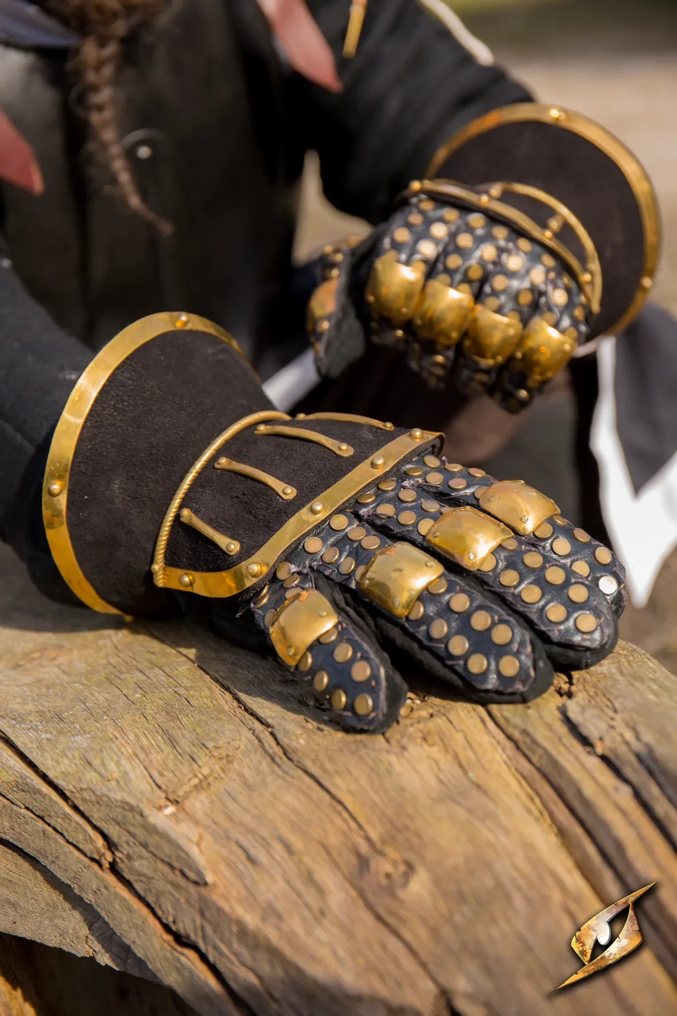 Hourglass Gauntlets