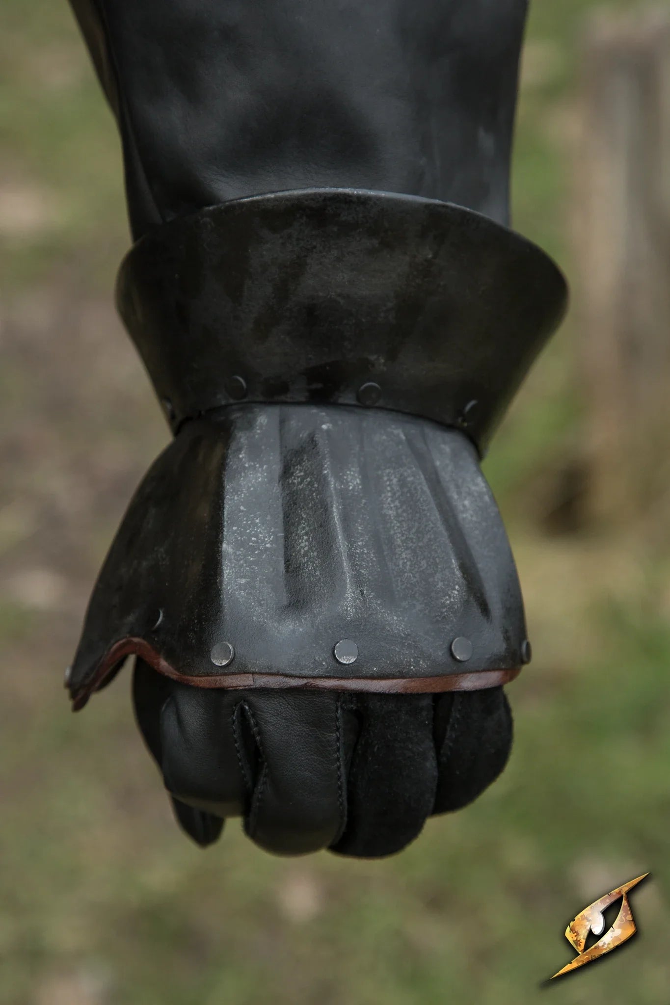 Hourglass Demi Gauntlets