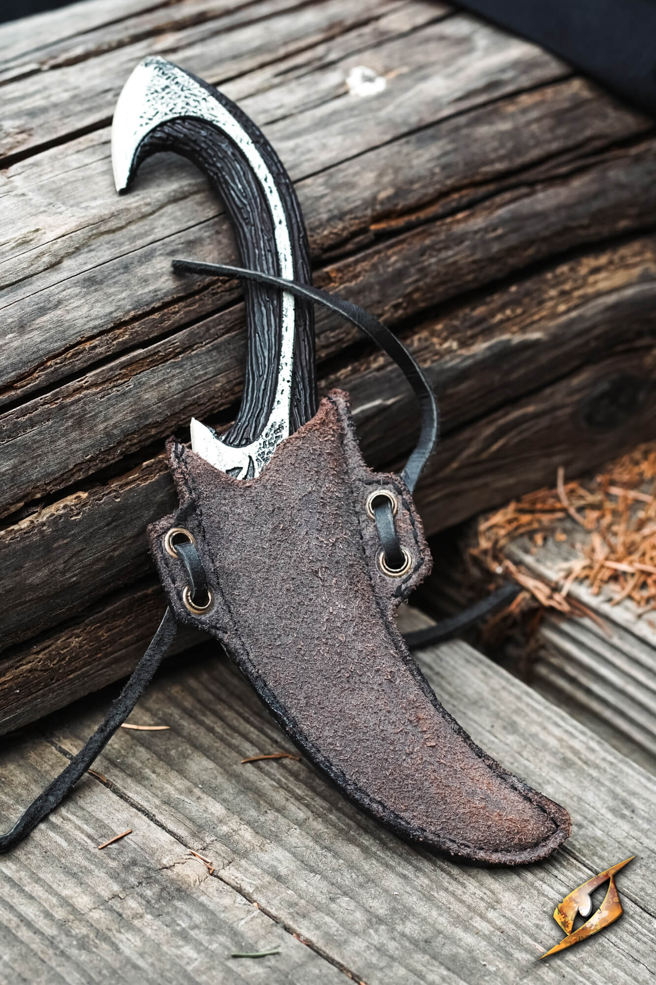 Dark Elven Throwing Knife & Holder