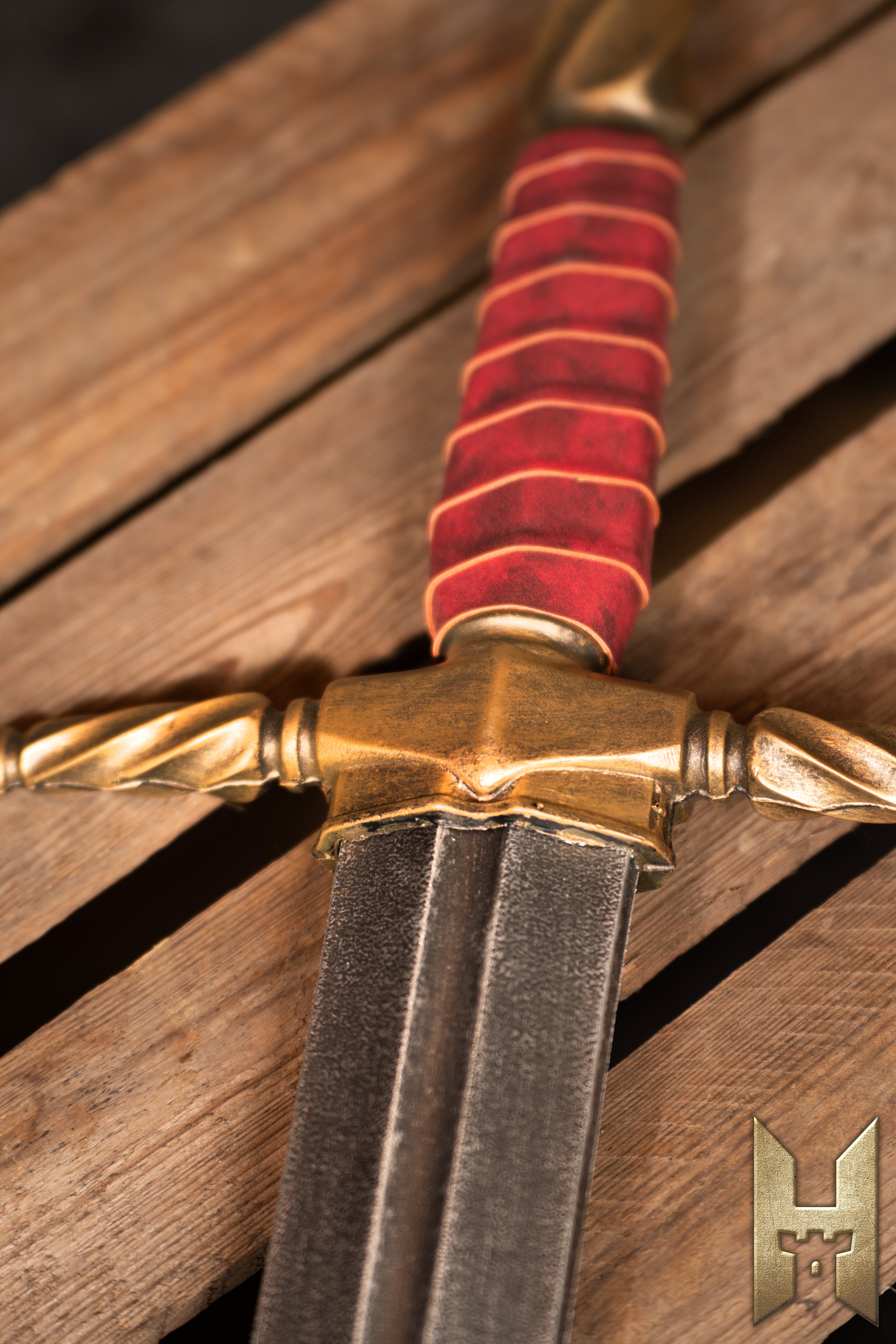 32760250 03%20Imperial%20Sword%20 %20Gold%20Steel%20 %20102Cm