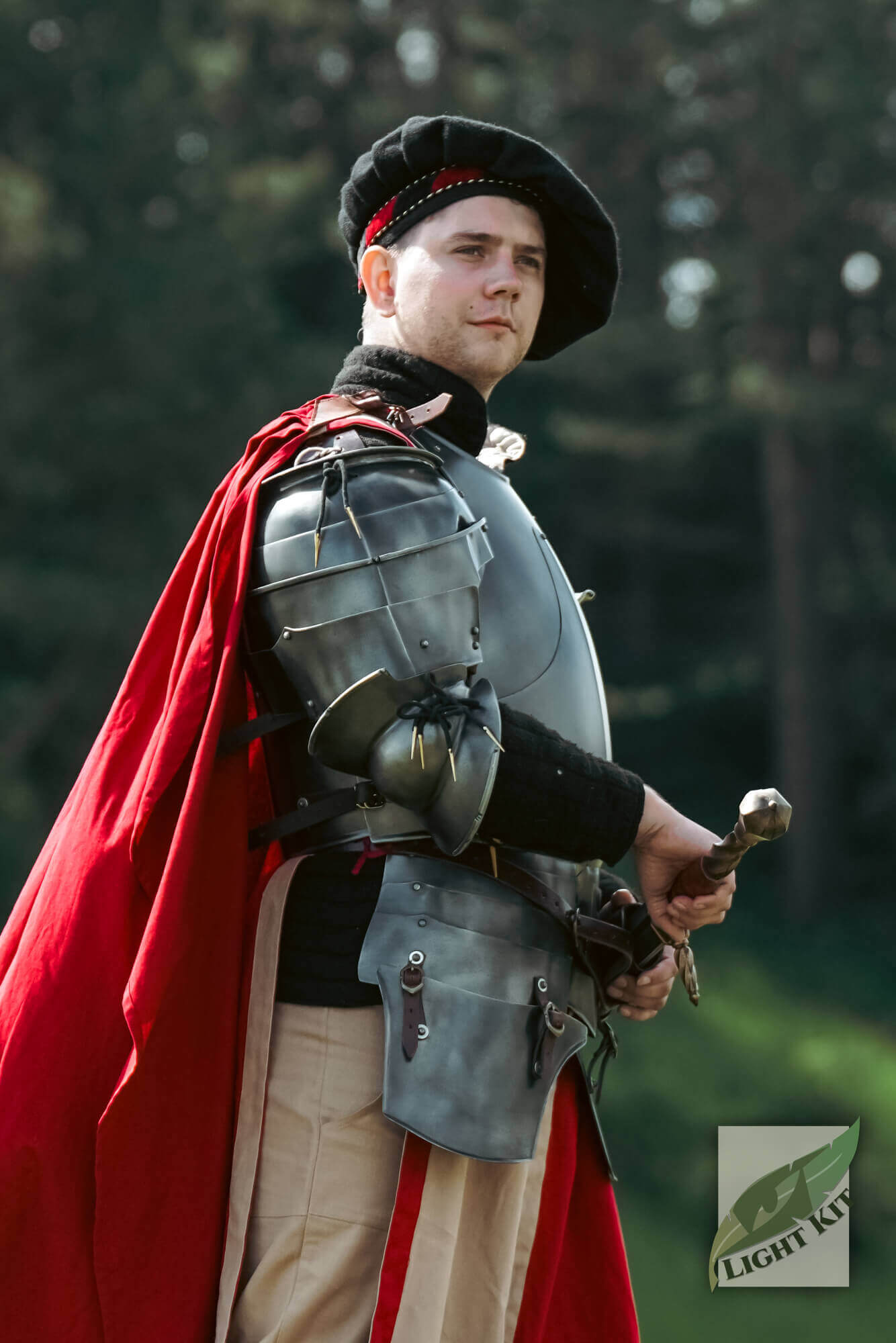 Milanese Complete Set - Light Kit featuring a knight in armor and a red cape, holding a sword.