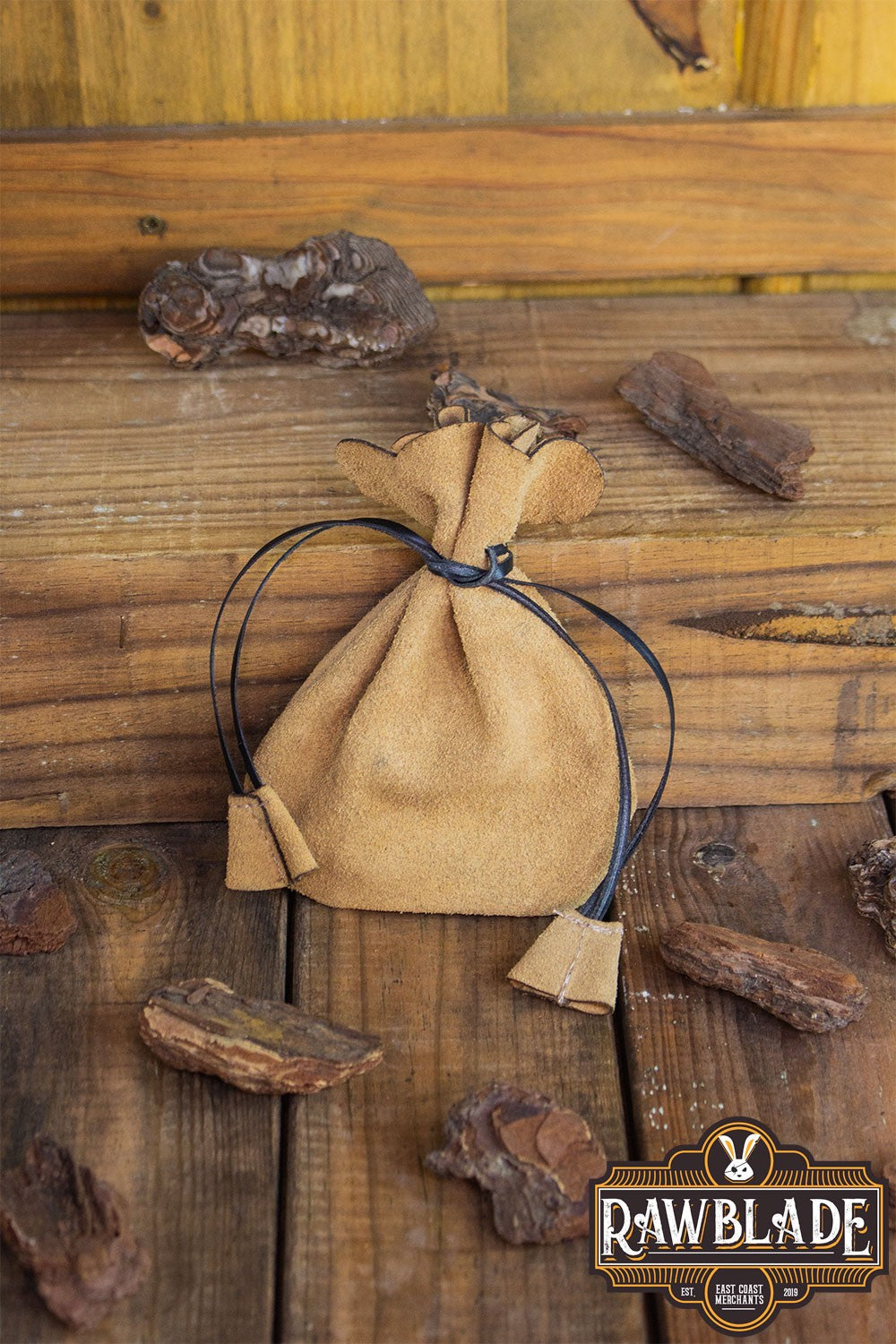 Alentorn Coin Bag made of soft split leather with leather drawstrings, perfect for stowing precious items.