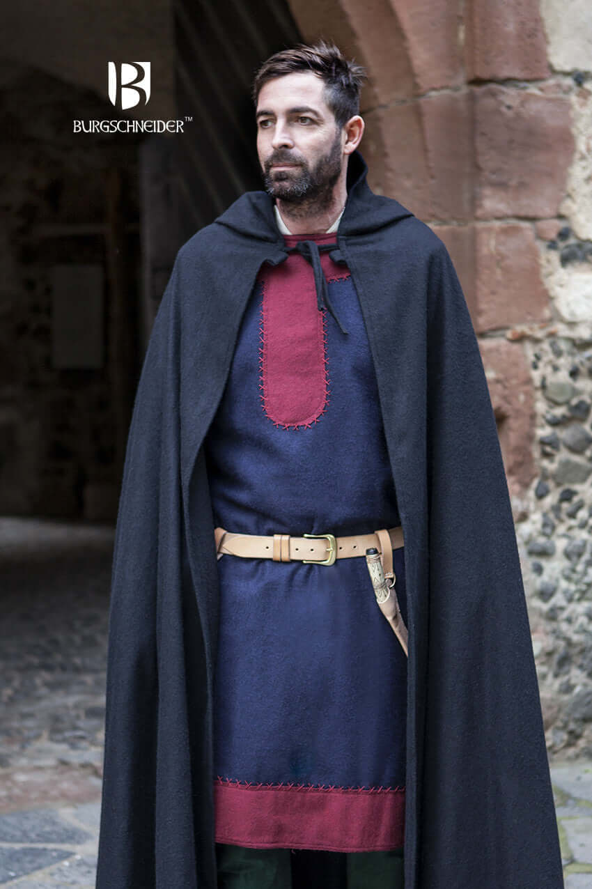 Wool Hooded Cloak Hibernus by Burgschneider in black, worn by an adventurer for warmth and fashion.