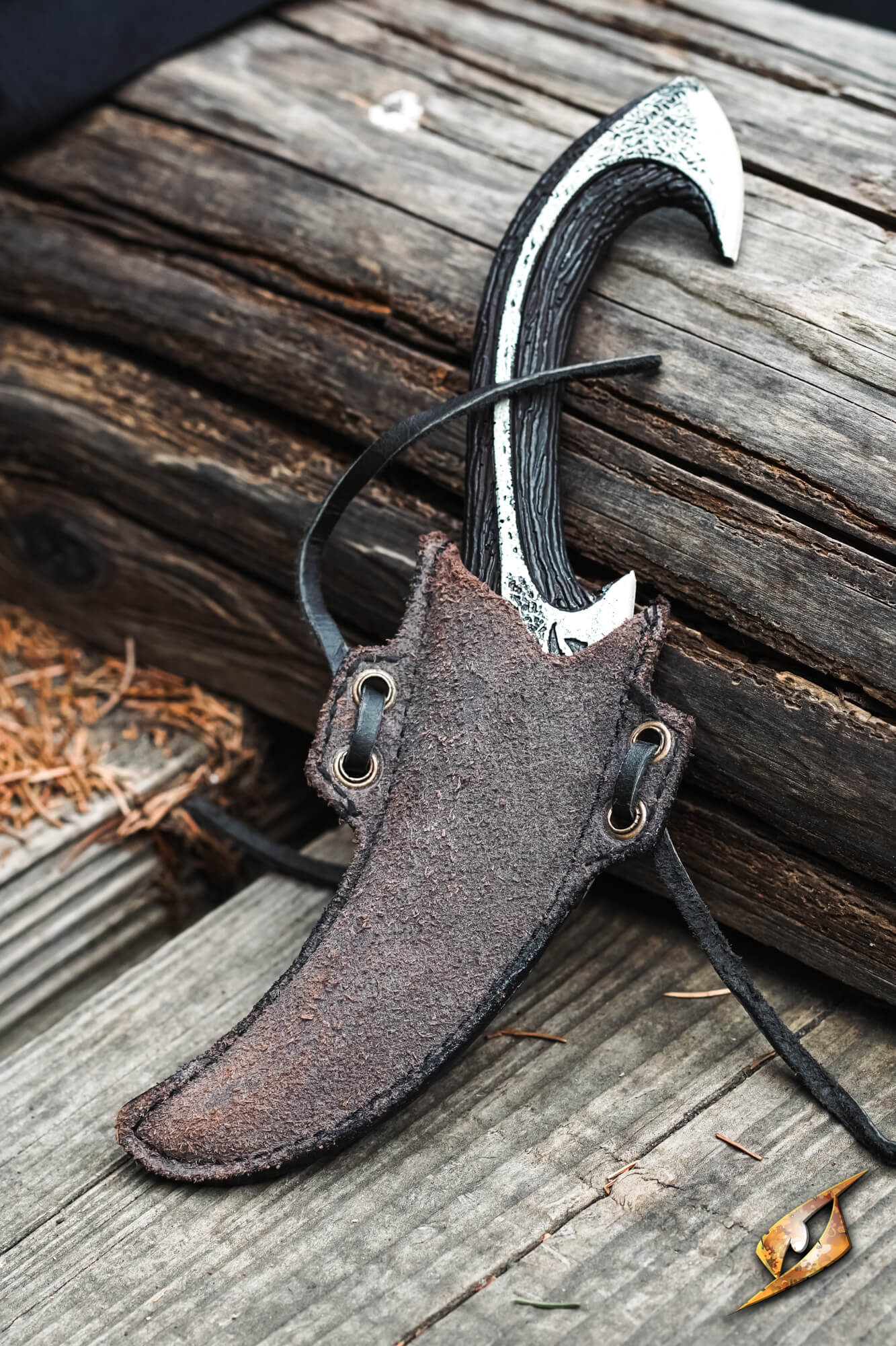 Dark Elven Throwing Knife & Holder