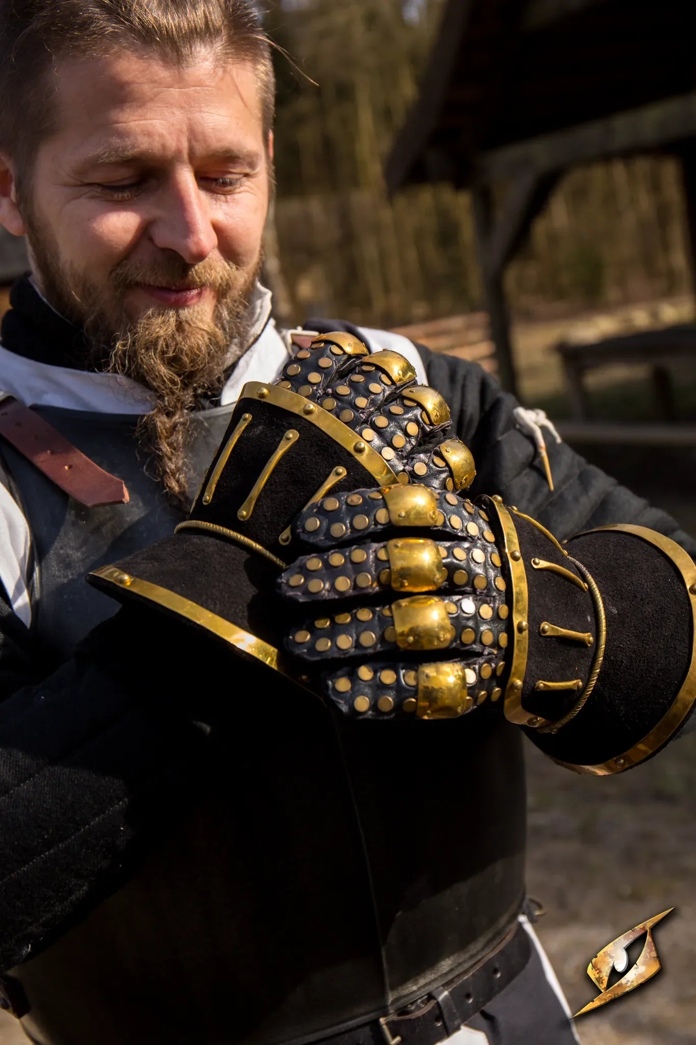Hourglass Gauntlets