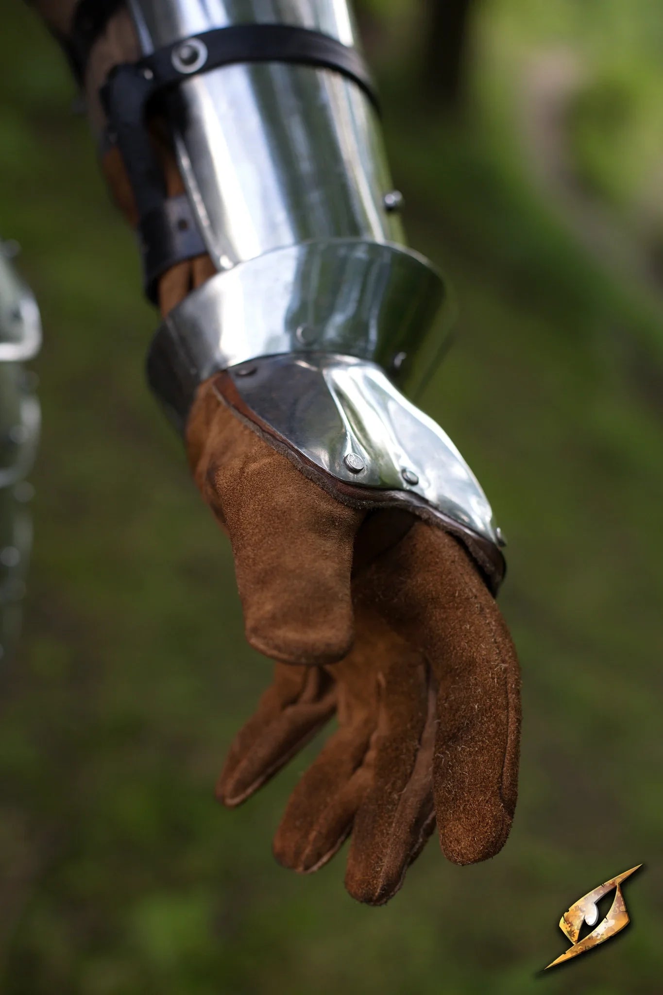 Hourglass Demi Gauntlets