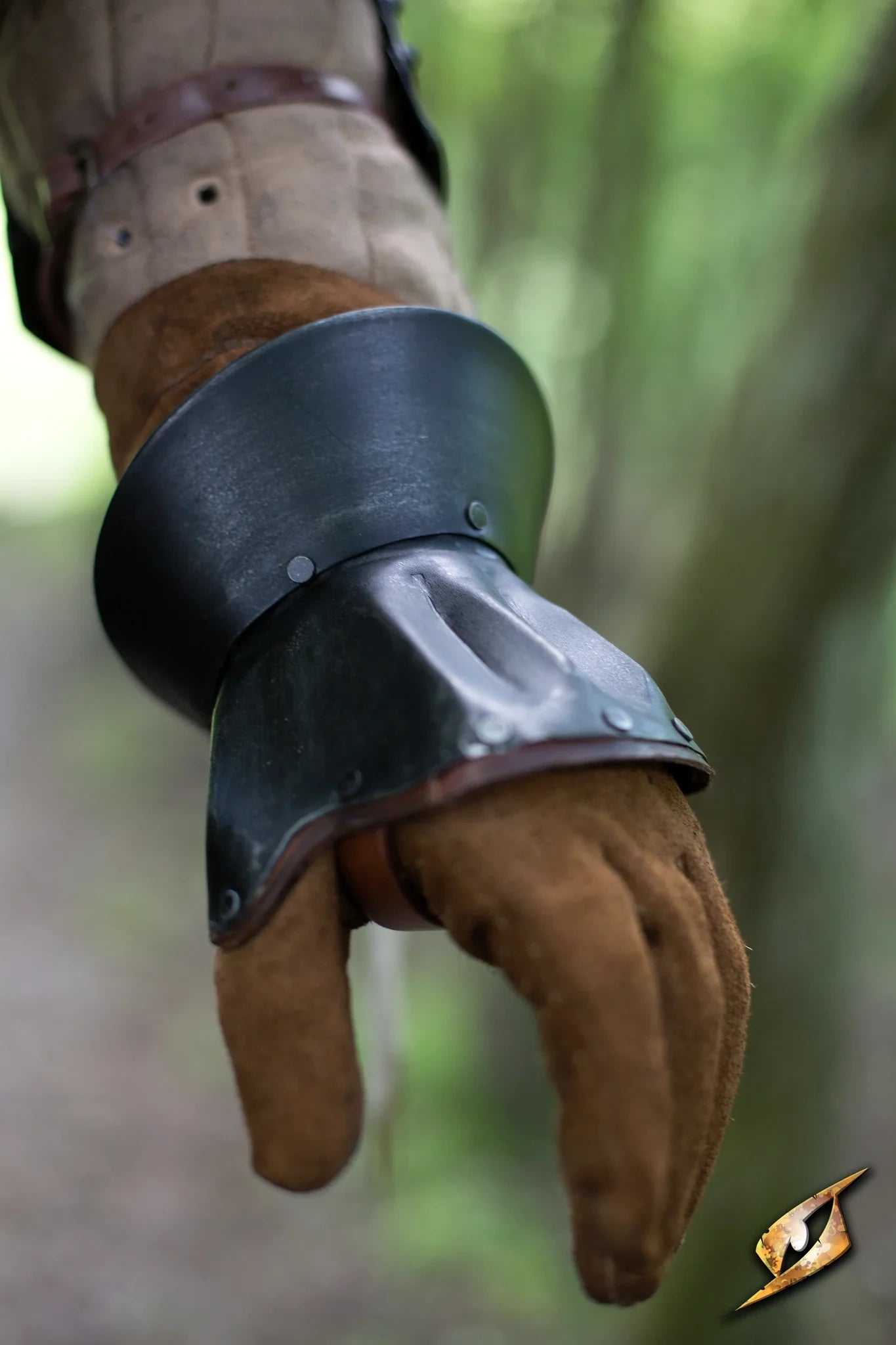 Hourglass Demi Gauntlets