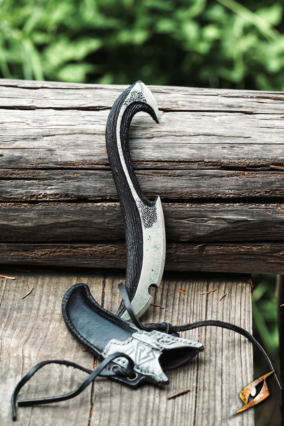 Dark Elven Throwing Knife & Holder