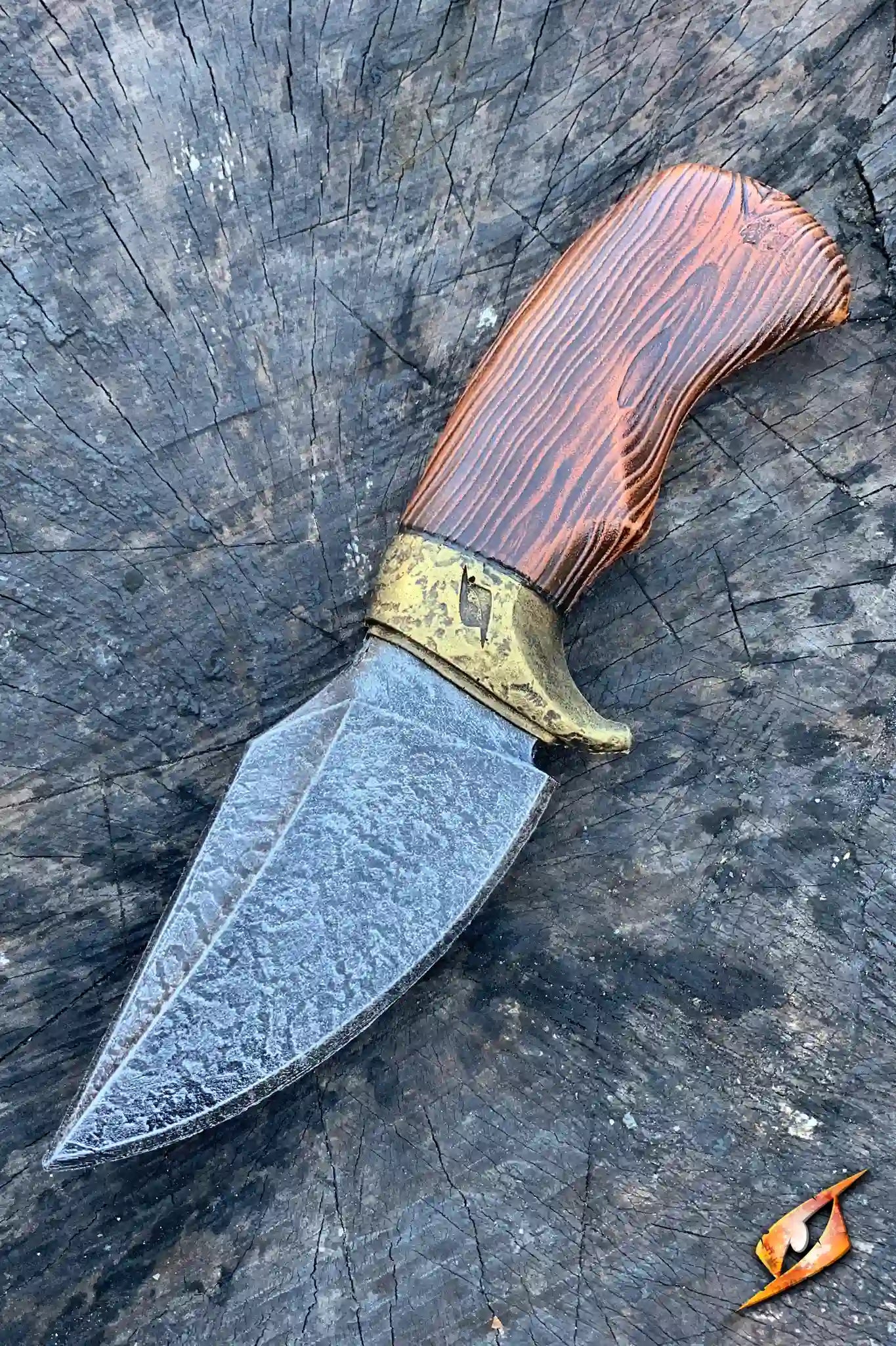 Broad Knife with a 9.5 cm blade and wooden handle, ideal for rogues and creative soldiers.