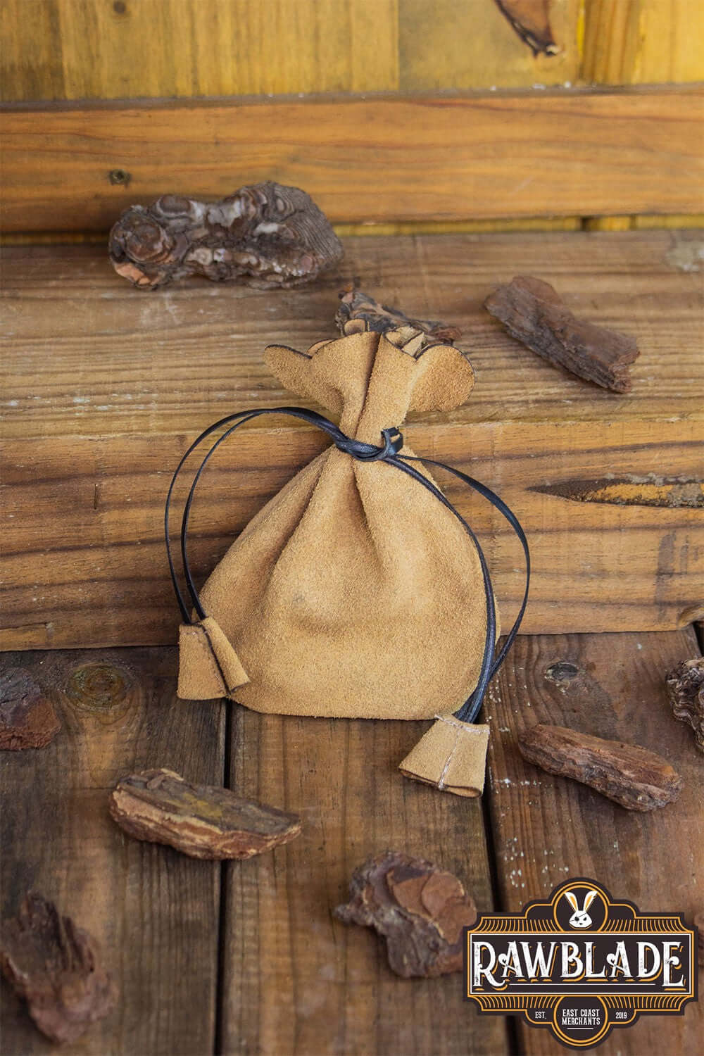 Alentorn Coin Bag made of soft split leather with leather drawstrings, perfect for stowing precious items.